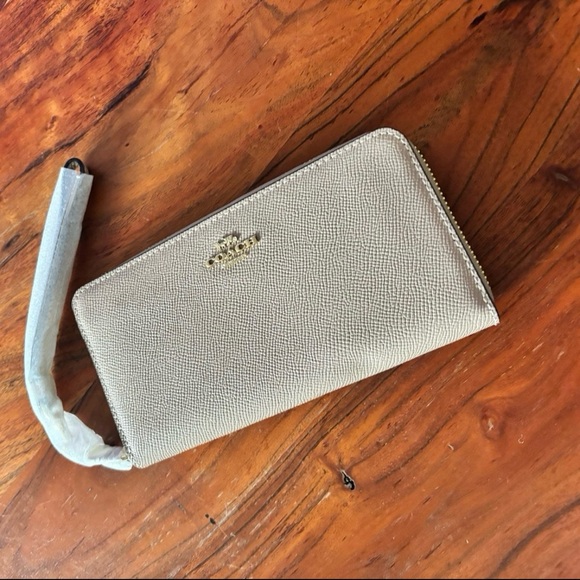 Coach long zip wallet *NEW* - Picture 2 of 5